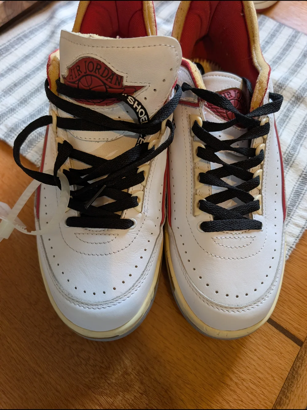 Jordan Air Jordan 2 Retro Low SP x Off-White White/Varsity Red DJ4375-106